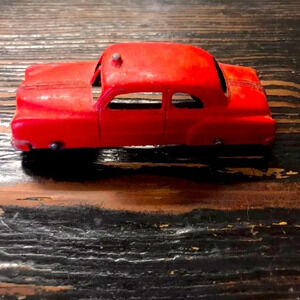 Vintage Tootsietoy 1950 Pontiac Fire Chief Chieftain Sedan 4” Long Tootsie Toy